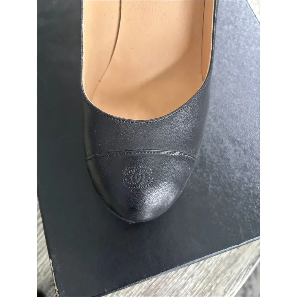 CHANEL Black Leather High Heel Pumps with CC Cap Toe 40.5 with box and receipt